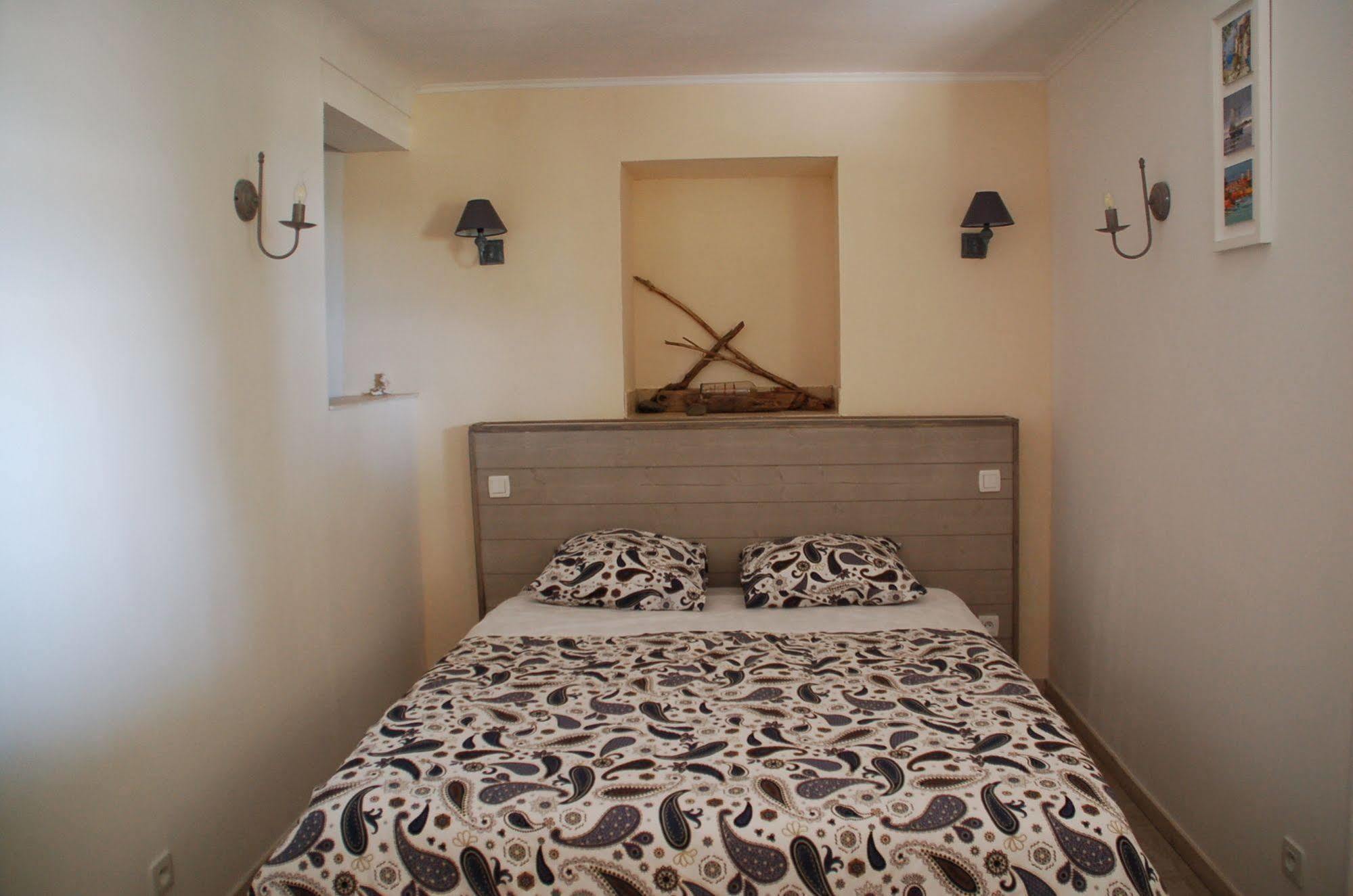 Le Mazet De Tourrettes Bed & Breakfast Eksteriør bilde
